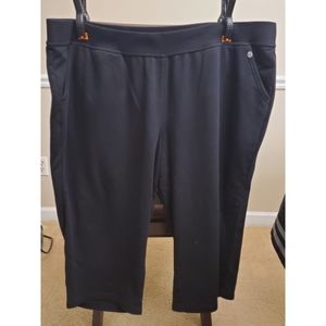 Livi Active French Terry Black Capri